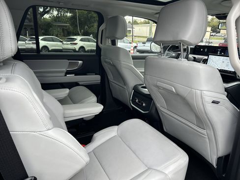 Used 2025 Ford Expedition Platinum image 22