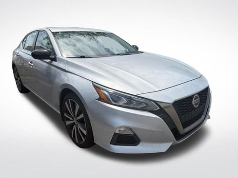 Used 2020 Nissan Altima 2.5 SR FWD image 2