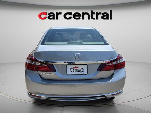 Used 2017 Honda Accord LX image 10