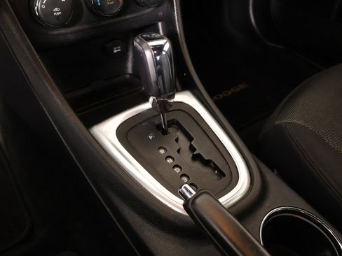 Used 2013 Dodge Avenger SE FWD image 6