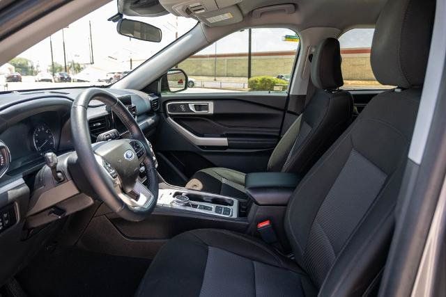 Used 2023 Ford Explorer XLT RWD image 13