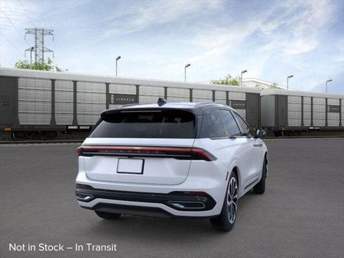 New 2025 Lincoln Nautilus Reserve image 8