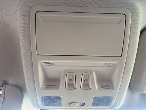 Used 2020 Ford Escape SE image 32