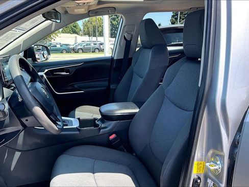 Used 2022 Toyota RAV4 XLE w/ Convenience Package FWD image 14