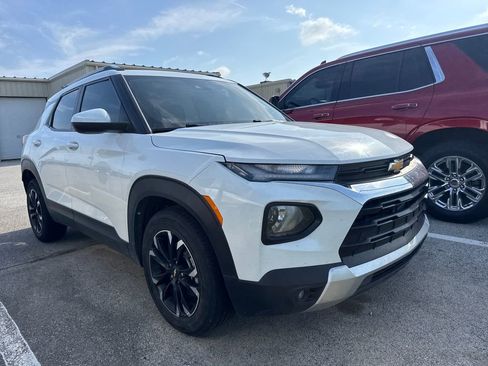 Used 2022 Chevrolet TrailBlazer LT w/ Convenience Package FWD image 3