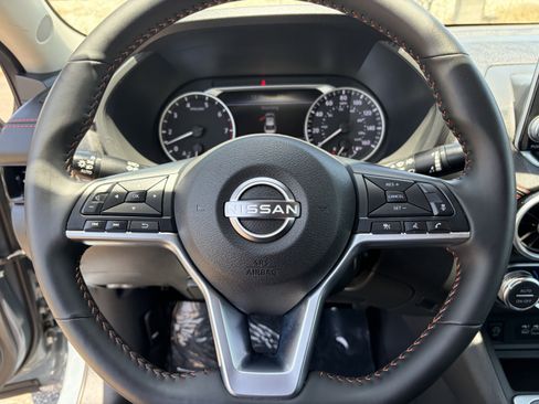 Used 2025 Nissan Sentra SR FWD image 28