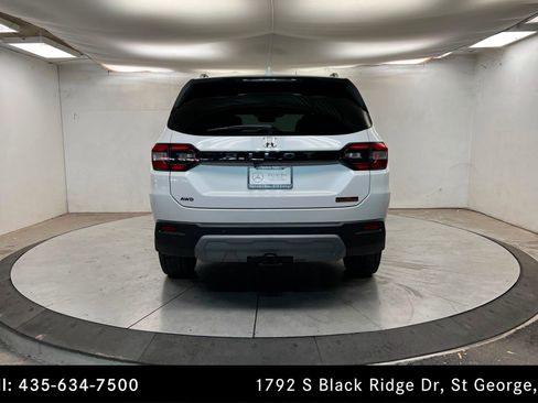 Used 2025 Honda Pilot TrailSport image 4