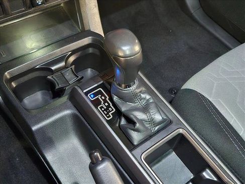 Used 2021 Toyota Tacoma TRD Off-Road image 11