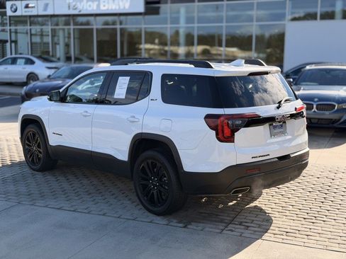 Used 2022 GMC Acadia SLT w/ Elevation Edition image 4