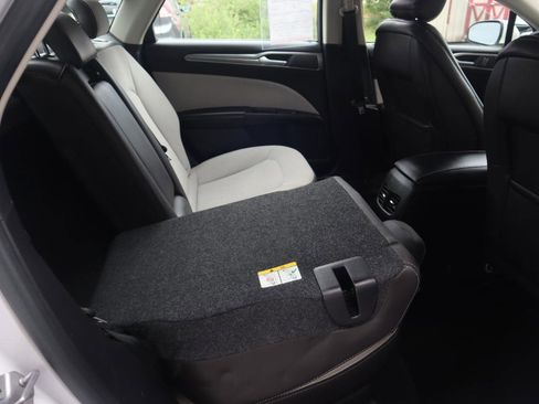 Used 2019 Ford Fusion SE w/ Equipment Group 151A FWD image 46