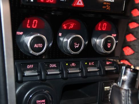 Used 2020 Toyota 86 RWD image 19