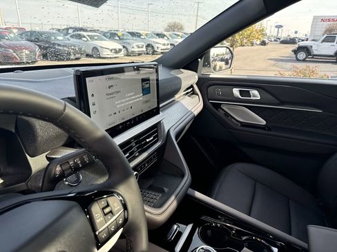 New 2025 Ford Explorer Platinum w/ LUX Leather Package image 32