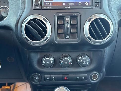 Used 2014 Jeep Wrangler Unlimited Rubicon w/ Dual Top Group image 26