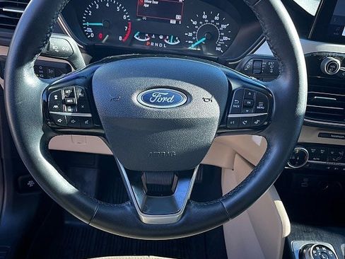 Used 2022 Ford Escape SE w/ SE Sport Appearance Package image 7