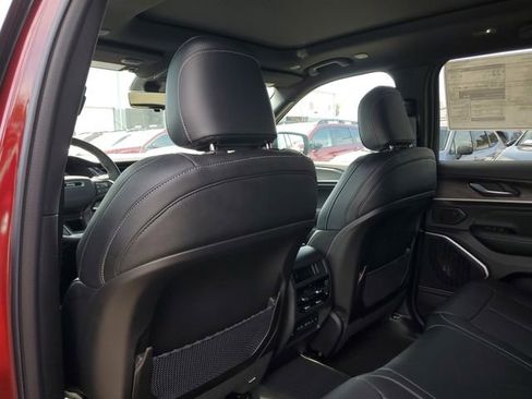 New 2026 Jeep Grand Cherokee Limited image 12