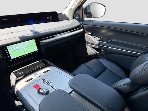 New 2026 Lincoln Navigator Premiere AWD/4WD image 26
