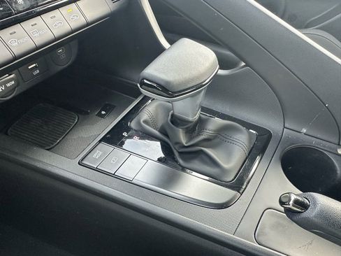 Certified 2025 Hyundai Elantra Sport image 19