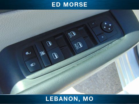 Used 2024 Chrysler Pacifica Touring-L image 17