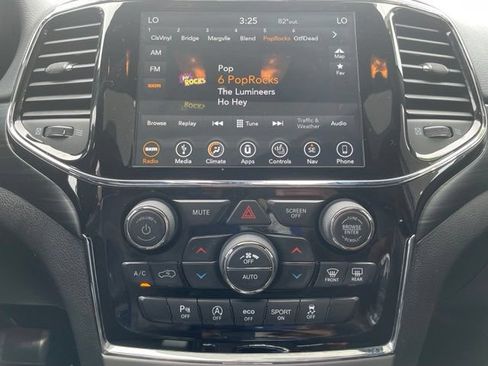 Used 2019 Jeep Grand Cherokee Altitude AWD/4WD image 19