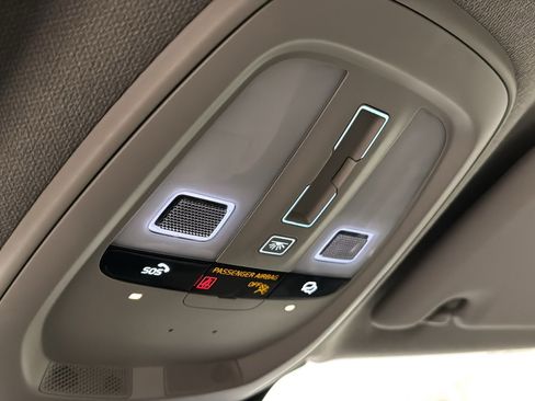 Certified 2023 Volvo XC40 B5 Plus w/ Climate Package image 21