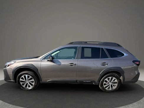 Used 2024 Subaru Outback Premium AWD/4WD image 8