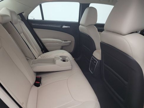 Used 2016 Chrysler 300 Limited RWD image 19