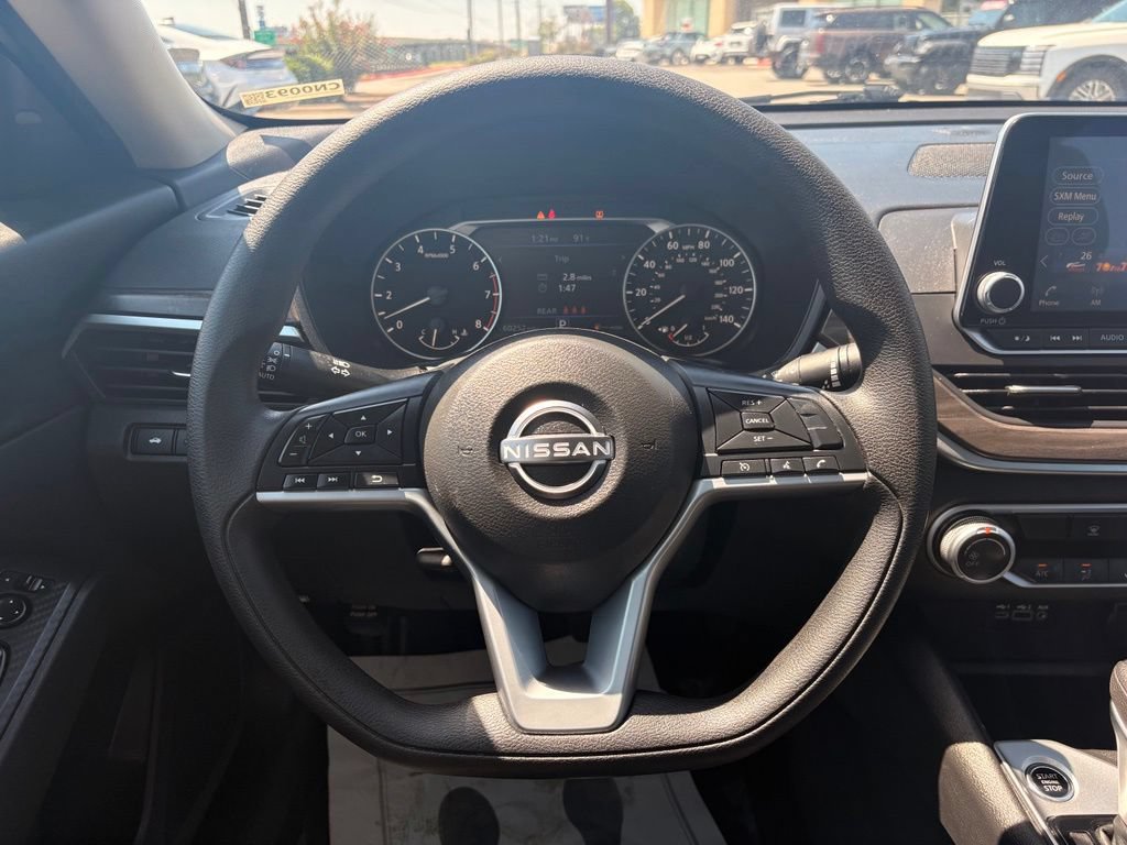 Used 2025 Nissan Altima 2.5 SV FWD image 13