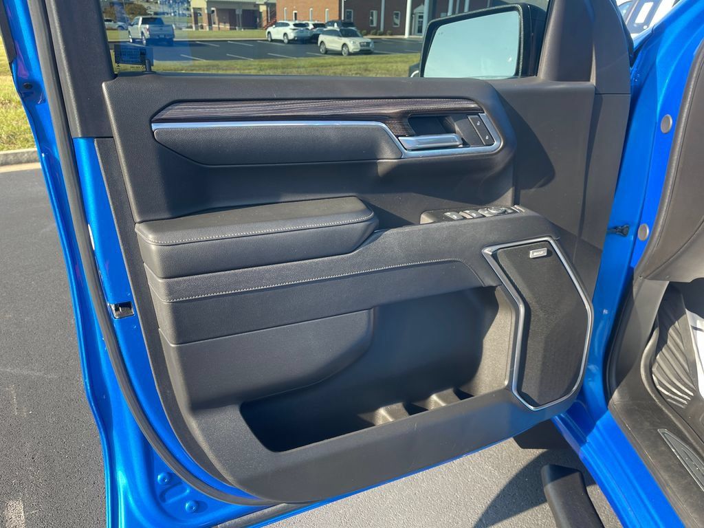 Used 2025 Chevrolet Silverado 1500 RST AWD/4WD image 13