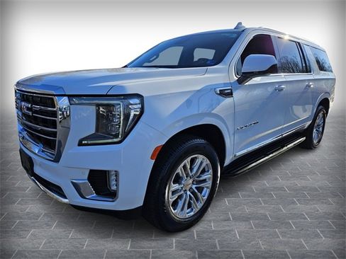 Used 2024 GMC Yukon XL SLT image 3