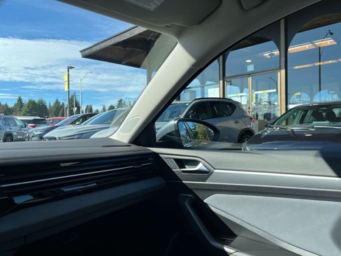 Used 2025 Volkswagen Jetta SE image 35