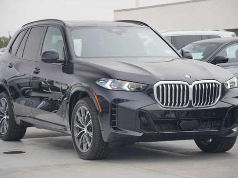 Used 2026 BMW X5 xDrive40i w/ M Sport Package image 3