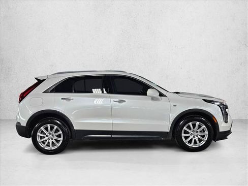 Used 2023 Cadillac XT4 Luxury w/ Cold Weather Package FWD image 4