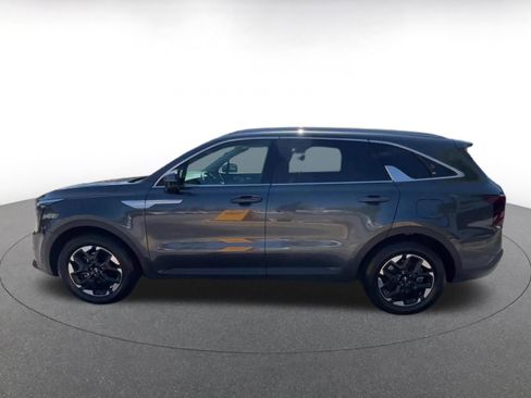 Used 2024 Kia Sorento S FWD image 9