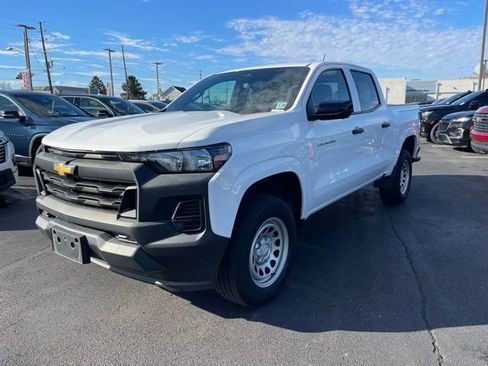 Used 2023 Chevrolet Colorado W/T w/ Technology Package image 3