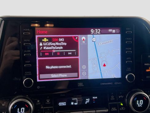 Used 2020 Toyota Highlander Limited w/ Phone Cable & Charge Package image 11