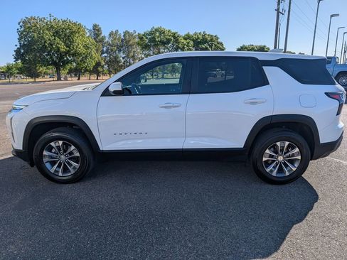 Used 2025 Chevrolet Equinox LT image 2