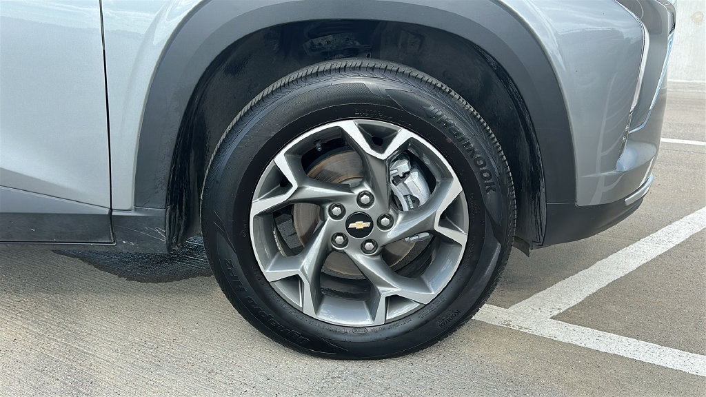Used 2025 Chevrolet Trax LT FWD image 15