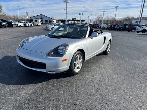 Used 2002 Toyota MR2 image 3