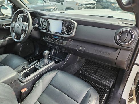 Used 2021 Toyota Tacoma TRD Sport w/ TRD Premium Sport Package AWD/4WD image 33
