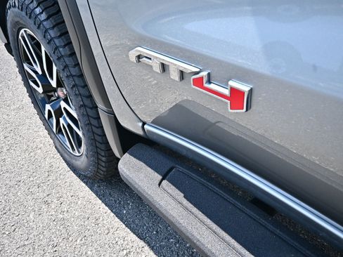 Used 2024 GMC Sierra 1500 AT4 w/ Technology Package AWD/4WD image 15