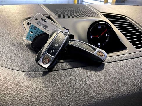 Certified 2023 Porsche Cayenne AWD/4WD image 21