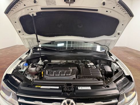 Used 2018 Volkswagen Tiguan SE w/ Panoramic Sunroof Package AWD/4WD image 19