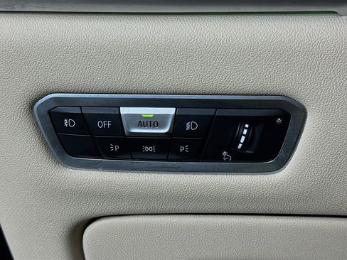 Used 2021 BMW X7 xDrive40i w/ M Sport Package AWD/4WD image 10