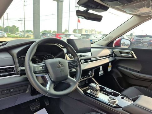 New 2026 Mitsubishi Outlander ES FWD image 12