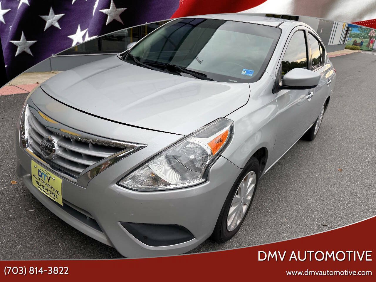 Used 2016 Nissan Versa SV FWD image 1