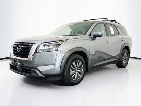 Used 2023 Nissan Pathfinder SV AWD/4WD image 3
