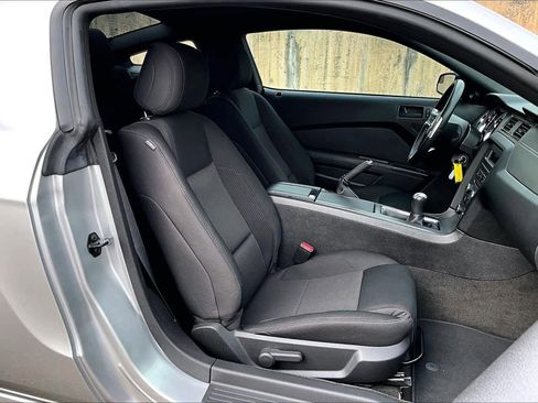 Used 2013 Ford Mustang GT image 9
