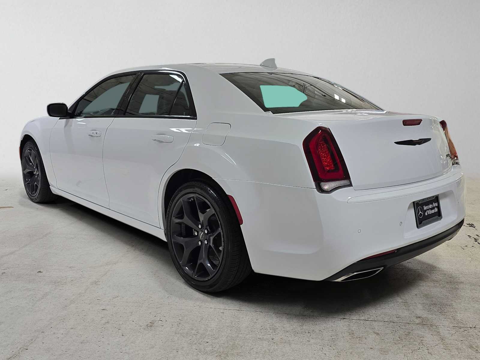 Used 2023 Chrysler 300 S RWD image 5