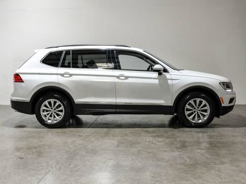 Used 2018 Volkswagen Tiguan SE w/ Panoramic Sunroof Package FWD image 10