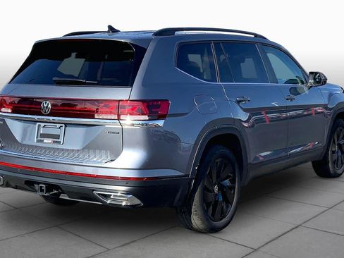 Used 2024 Volkswagen Atlas SE AWD/4WD image 13